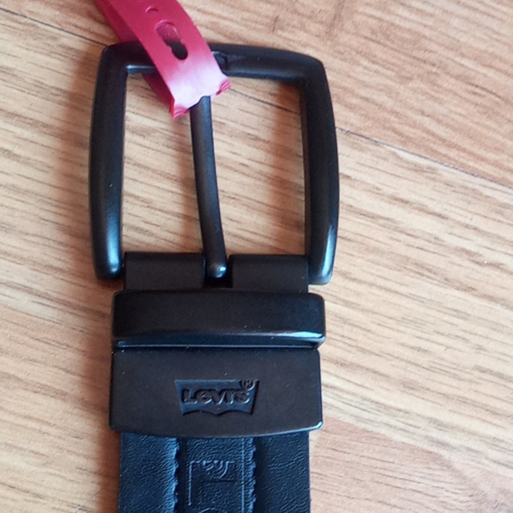 NWT Levi's Mens reversible belt black, brown sz. S 30-32 - Picture 3 of 10